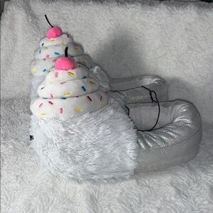 Wonder Nation Silver and White Kids Slippers